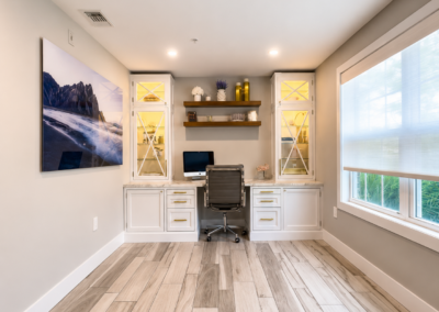 Built-in desk